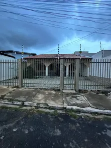 Casa com 3 Quartos para alugar, 190m² no Jardim Universitário, Cuiabá