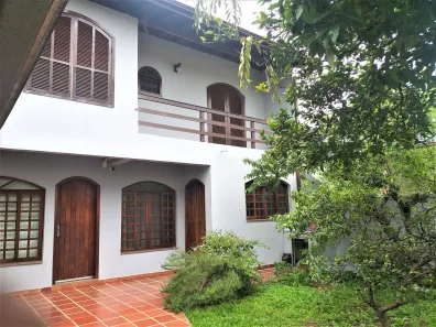Casa com 3 Quartos à venda, 175m² no Novo Mundo, Curitiba