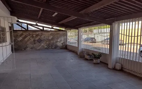 Casa com 3 Quartos para alugar, 240m² no Lagoa Nova, Natal