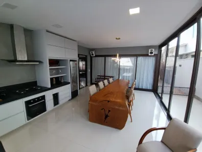 Casa de Condomínio com 5 Quartos à venda, 396m² no Jardins Madri, Goiânia