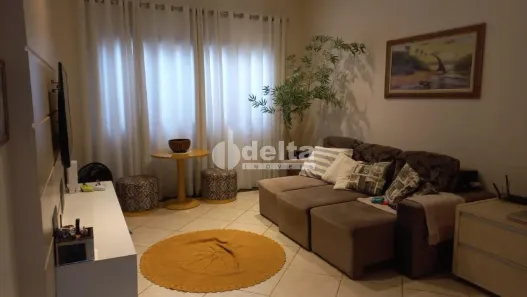 Casa com 5 Quartos à venda, 420m² no Jardim Karaíba, Uberlândia