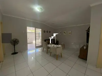 Casa com 3 Quartos à venda, 172m² no Saci, Teresina