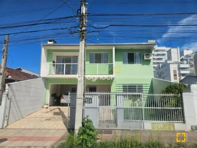 Casa com 6 Quartos à venda, 258m² no Barreiros, São José