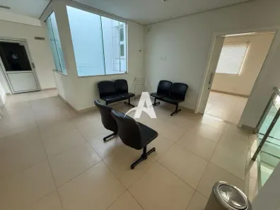 Prédio Comercial para alugar, 359m² no Vigilato Pereira, Uberlândia