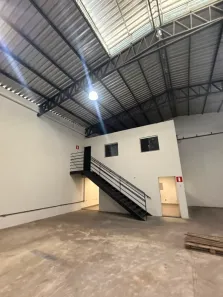 Galpão/Depósito/Armazém com 2 Quartos para alugar, 330m² no Kennedy, Contagem