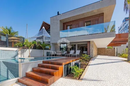 Casa com 4 Quartos à venda, 181m² no Centro, Bombinhas