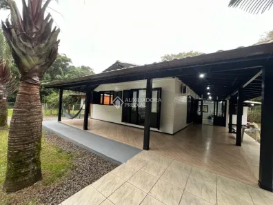 Casa com 3 Quartos para alugar, 120m² no Pântano do Sul, Florianópolis