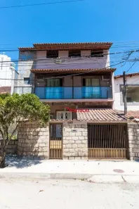 Casa com 3 Quartos para alugar, 200m² no Imbetiba, Macaé