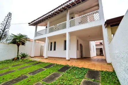 Sobrado com 3 Quartos à venda, 236m² no Parque Oasis, Peruíbe