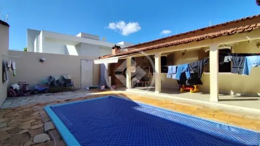 Casa com 3 Quartos à venda, 250m² no Jardim Karaíba, Uberlândia