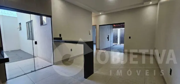 Casa com 3 Quartos para alugar, 75m² no Santa Rosa, Uberlândia