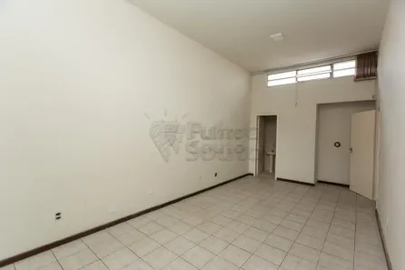 Sala Comercial para alugar, 32m² no Centro, Pelotas