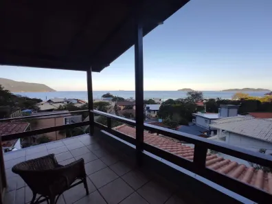 Casa com 3 Quartos para alugar, 110m² no Pântano do Sul, Florianópolis