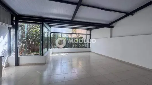 Prédio Comercial para alugar, 209m² no Fundinho, Uberlândia