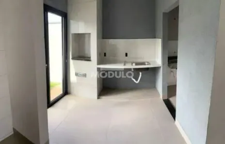 Sobrado com 3 Quartos à venda, 105m² no São Jorge, Uberlândia
