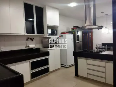 Casa com 3 Quartos à venda, 380m² no Petrolândia, Contagem