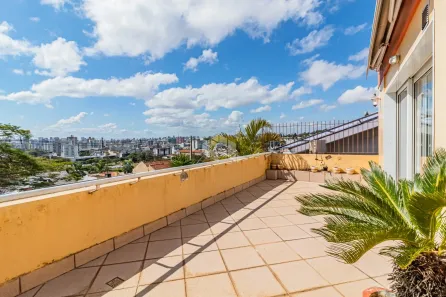 Casa com 3 Quartos à venda, 320m² no Medianeira, Porto Alegre