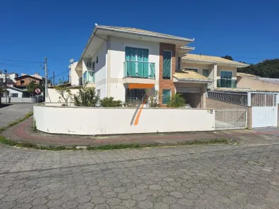 Casa com 3 Quartos à venda, 122m² no Forquilhas, São José