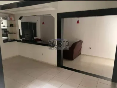 Sobrado com 4 Quartos à venda, 320m² no Jardim Patrícia, Uberlândia