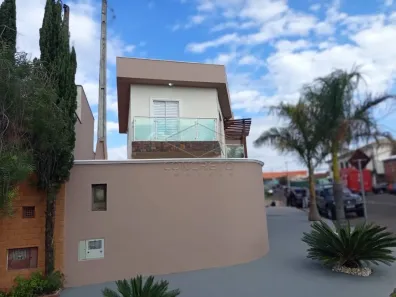 Sobrado com 3 Quartos à venda, 132m² no Jardim Flamboyant, Botucatu