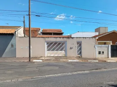 Casa com 2 Quartos à venda, 161m² no Vila Tito de Carvalho (Vila Xavier), Araraquara