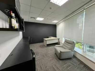 Ponto Comercial para alugar, 133m² no Cidade Monções, São Paulo