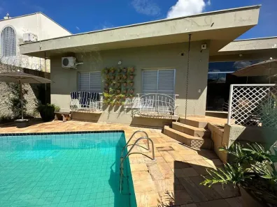 Casa com 4 Quartos à venda, 390m² no Jardim Alexandre Campos, Uberaba