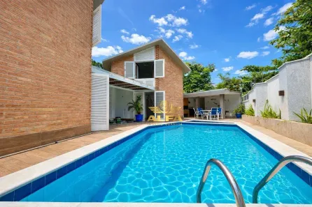 Casa com 8 Quartos à venda, 329m² no Jardim Virgínia, Guarujá