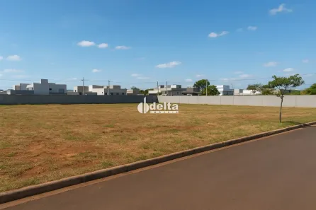 Lote/Terreno à venda, 306m² no Novo Mundo, Uberlândia