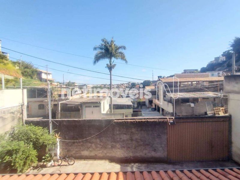 Casa com 3 quartos — Nova Esperança, Belo Horizonte