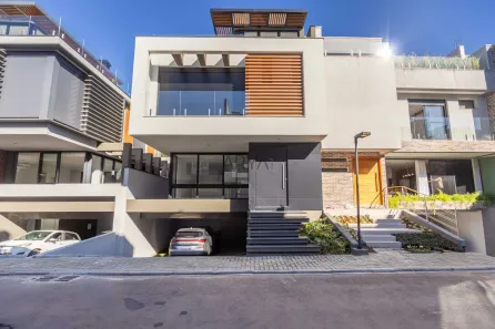 Casa de Condomínio com 3 Quartos à venda, 245m² no Campo Comprido, Curitiba