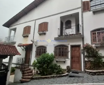 Casa de Condomínio com 3 Quartos à venda, 100m² no Castelanea, Petrópolis