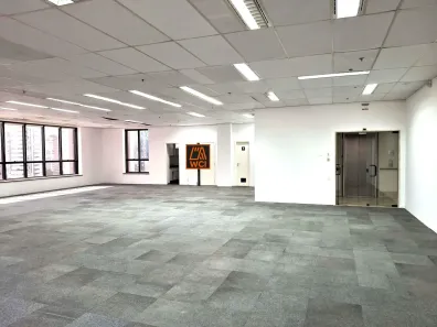 Sala Comercial com 3 Quartos para alugar, 195m² no Jardim Portal I e II, São Paulo