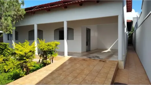 Casa com 3 Quartos para alugar, 180m² no , Uruaçu