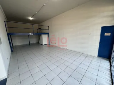 Prédio Comercial para alugar, 138m² no Zona 06, Maringá