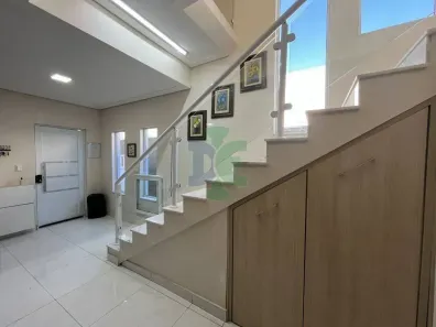 Sobrado com 3 Quartos à venda, 202m² no Jardim Jacinto, Jacareí