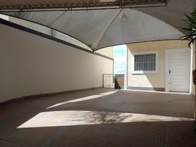 Casa com 3 Quartos para alugar, 200m² no Barro Branco, Cotia
