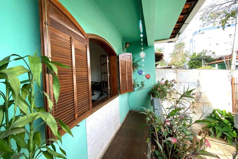 Casa com 5 quartos — Jaraguá, Belo Horizonte