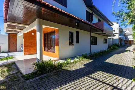 Casa com 4 Quartos para alugar, 200m² no Cajuru, Curitiba
