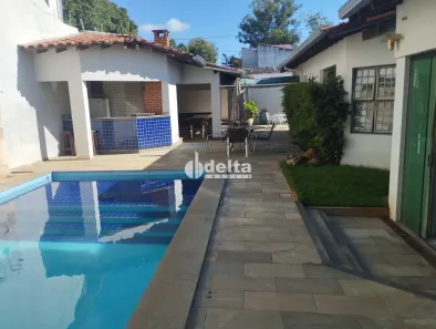 Casa com 5 Quartos à venda, 415m² no Cidade Jardim, Uberlândia