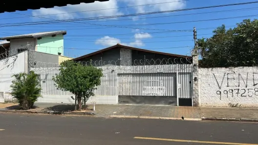 Casa com 3 Quartos à venda, 420m² no Parque das Américas, Uberaba