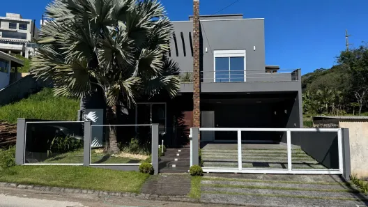 Sobrado com 3 Quartos à venda, 178m² no Pedra Branca, Palhoça