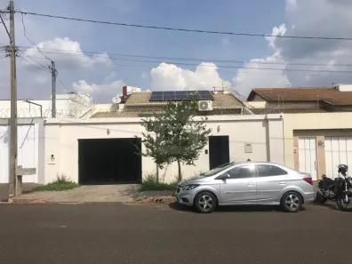Casa com 3 Quartos à venda, 150m² no Jardim Inconfidência, Uberlândia