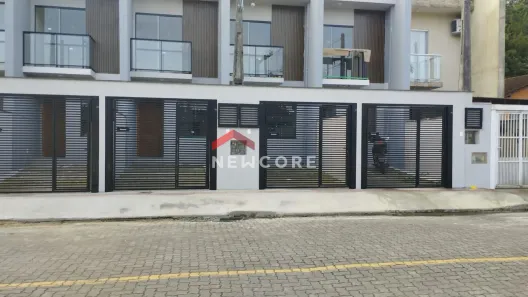 Sobrado com 2 Quartos à venda, 67m² no Santa Catarina, Joinville