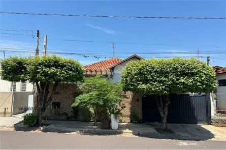 Casa com 4 Quartos à venda, 162m² no Vila Perin, Lins