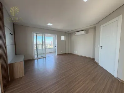 Apartamento com 3 Quartos para alugar, 145m² no Zona 07, Maringá
