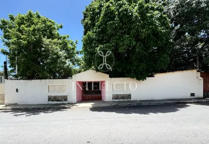 Casa com 3 Quartos à venda, 279m² no Candelária, Natal