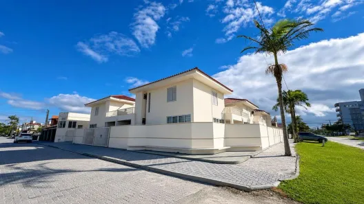 Sobrado com 3 Quartos à venda, 108m² no Itapema do Norte, Itapoá