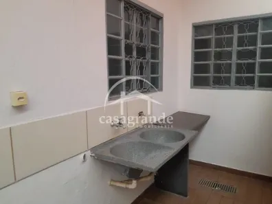 Casa com 3 Quartos para alugar, 200m² no Jardim Patrícia, Uberlândia