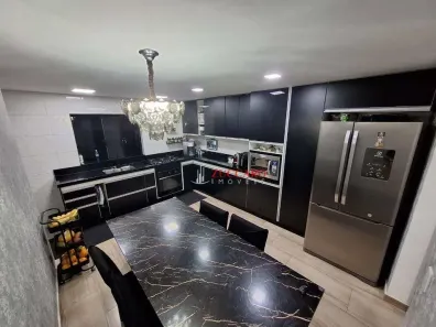 Sobrado com 5 Quartos à venda, 227m² no Residencial Cerconi, Guarulhos